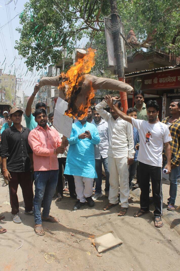 student protest for sukma naxali attack in varanasi