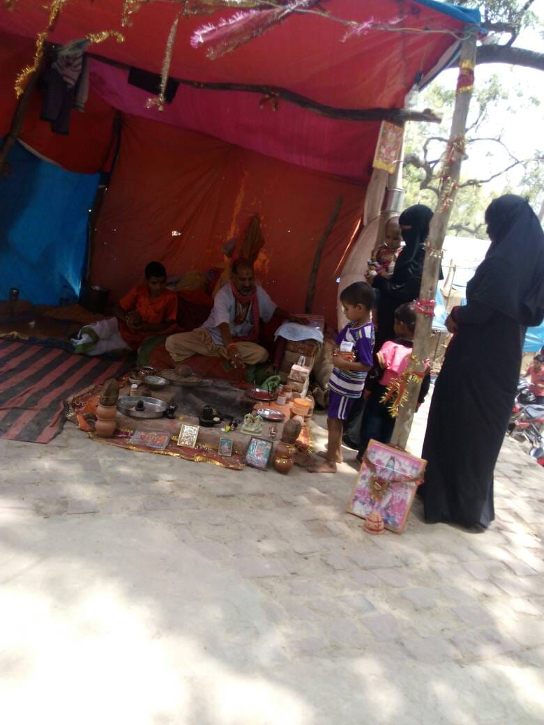 muslim women worships in devi temle in sitapur