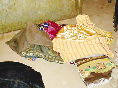 jwellery and cash theft from house in harrajpur