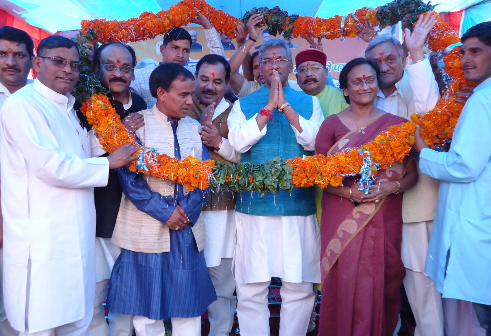 uttarakhand cm afraid due to up cm praised everywhere