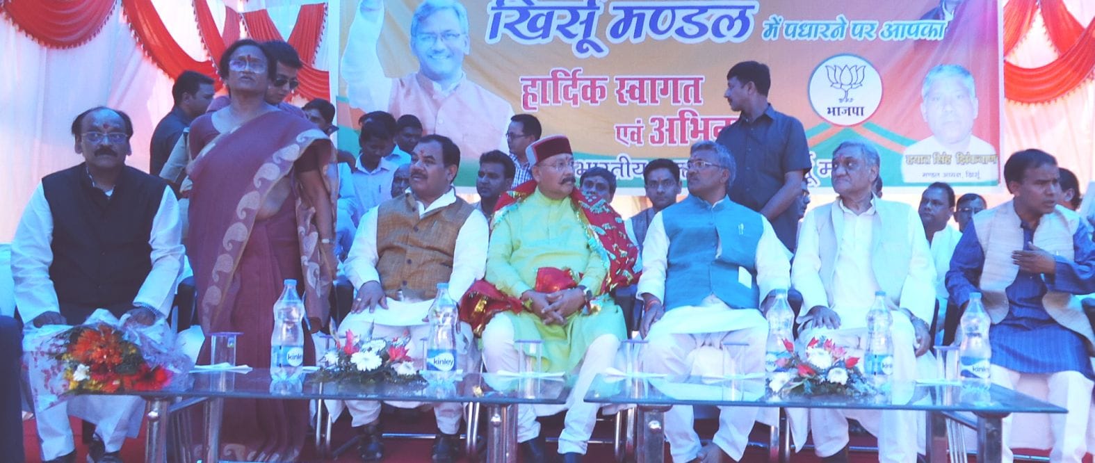 uttarakhand cm afraid due to up cm praised everywhere