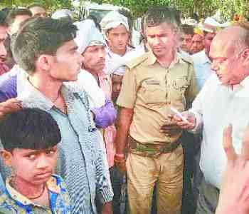 The villagers planted the jam, protest