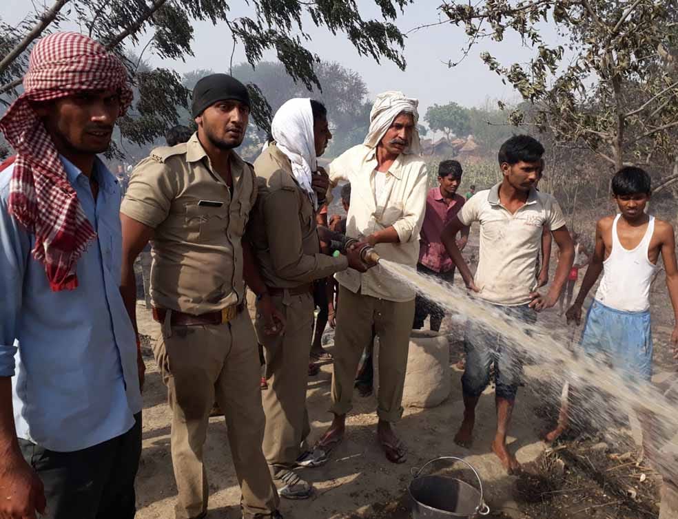 massive fire caught in ballia, more than 50 cottage burn