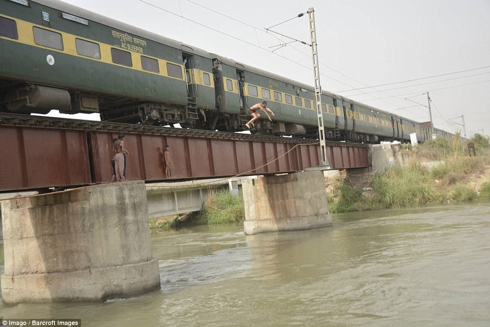 Ghaziabad youngsters  risk death before express passes in insane craze