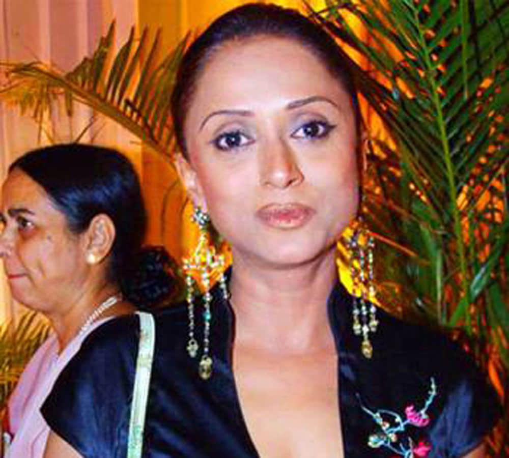 tv serial mere angne mein actress krutika desai looks hot in her real life pics
