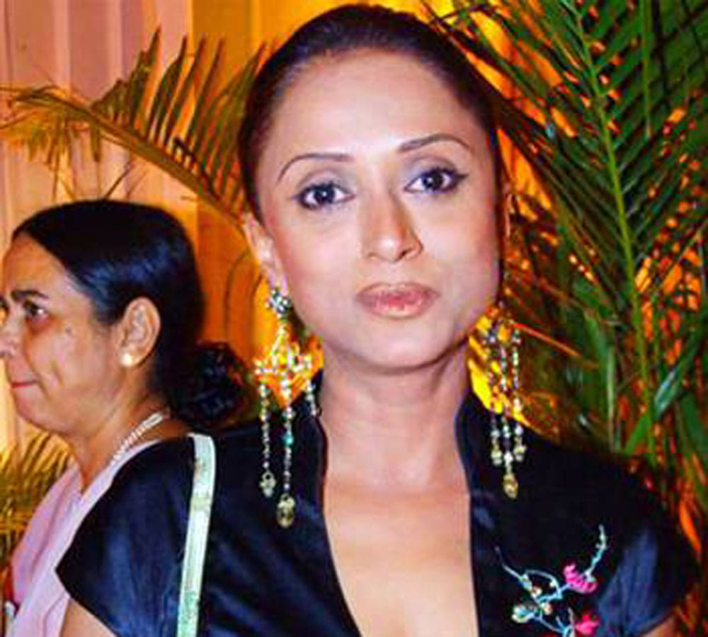 tv serial mere angne mein actress krutika desai looks hot in her real life pics