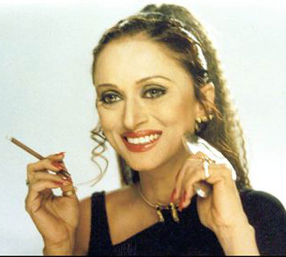 tv serial mere angne mein actress krutika desai looks hot in her real life pics
