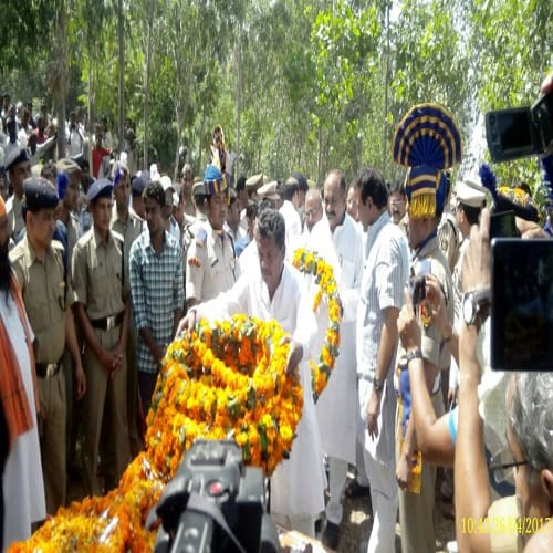 Shaheed Manoj Kumar, who was merged with Panchayat with military honors, view Photos