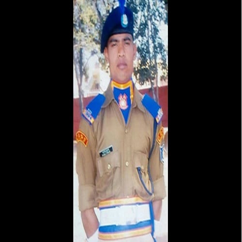 Shaheed Manoj Kumar, who was merged with Panchayat with military honors, view Photos