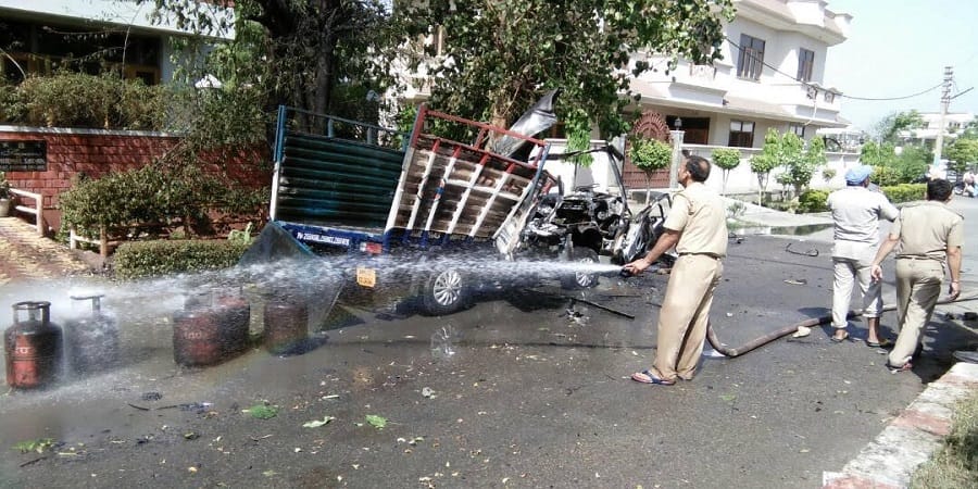 A gas filled with gas cylinders, fierce fire, colony people fear