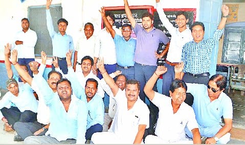 Pilots and guards stranded by trains staying on mass fast demanding demands