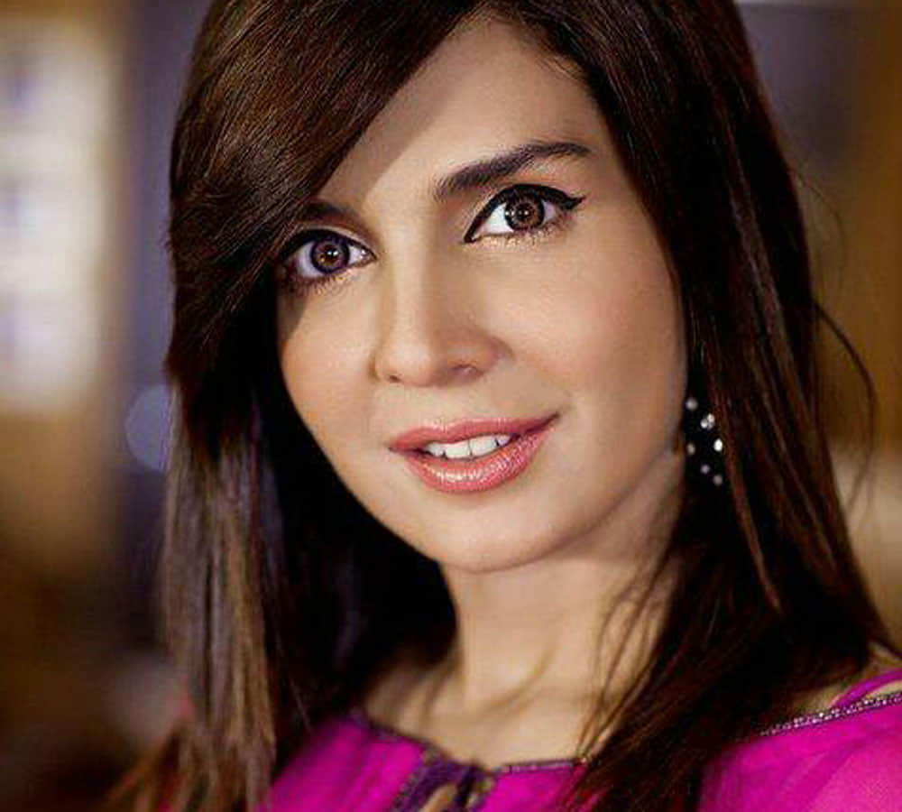 pakistnai actress mahnoor baloch stills looks so young here are her beauty secrets