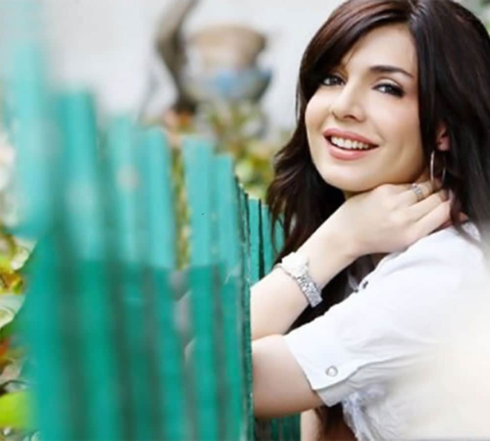 pakistnai actress mahnoor baloch stills looks so young here are her beauty secrets
