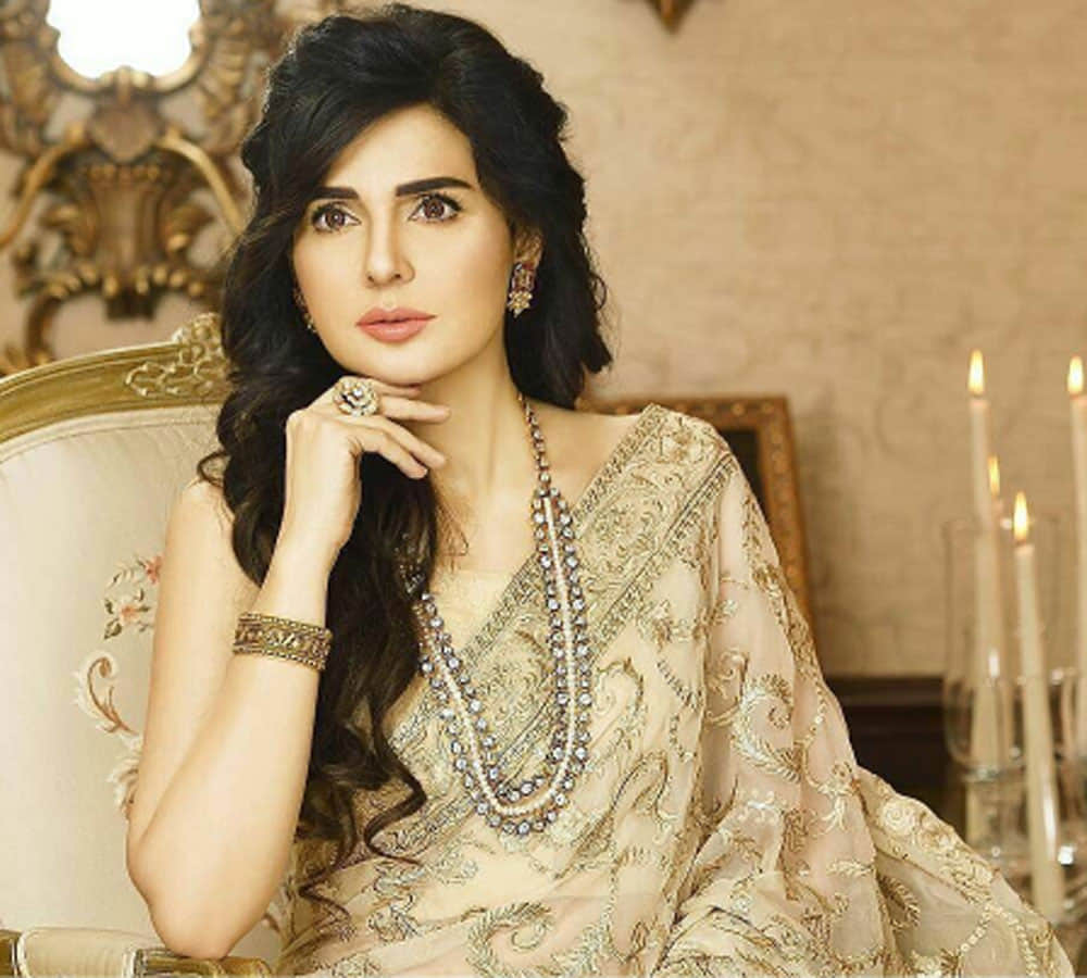 pakistani actress mahnoor baloch on shahrukh khan said he does not know acting and he is not handsome