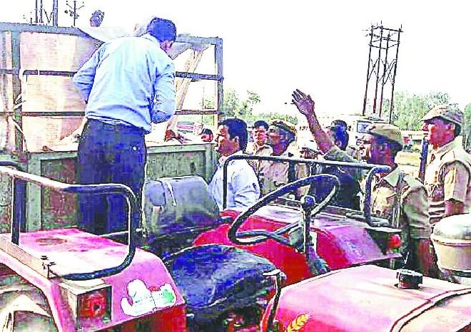 Caught ration rice for black marketing