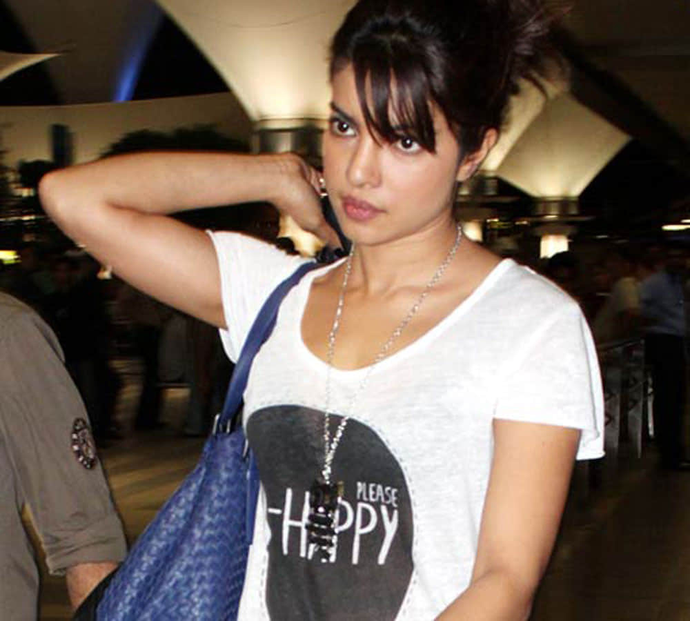 priyanka chopra looks stunning in without makeup look