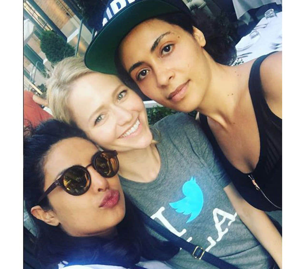 priyanka chopra looks stunning in without makeup look