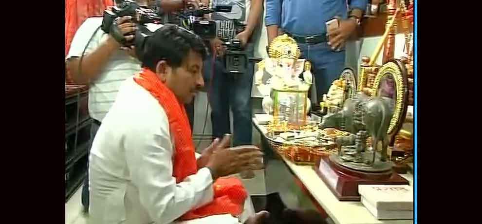 Why manoj tiwari is becoming a new leading star in bjp after mcd results in delhi