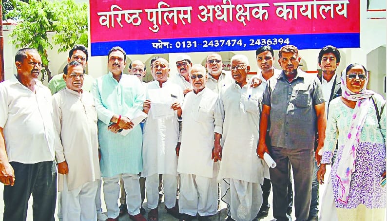 King Valmiki massacre: Congressmen demonstrate at SSP office