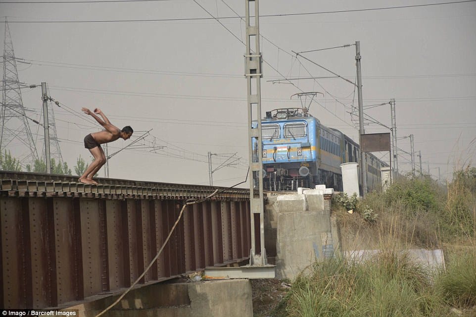 Ghaziabad youngsters  risk death before express passes in insane craze