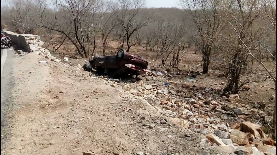Be careful on this turn while going to Fort Nahargarh