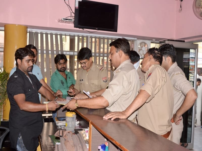 delhi bussinessman done suicide in mathura