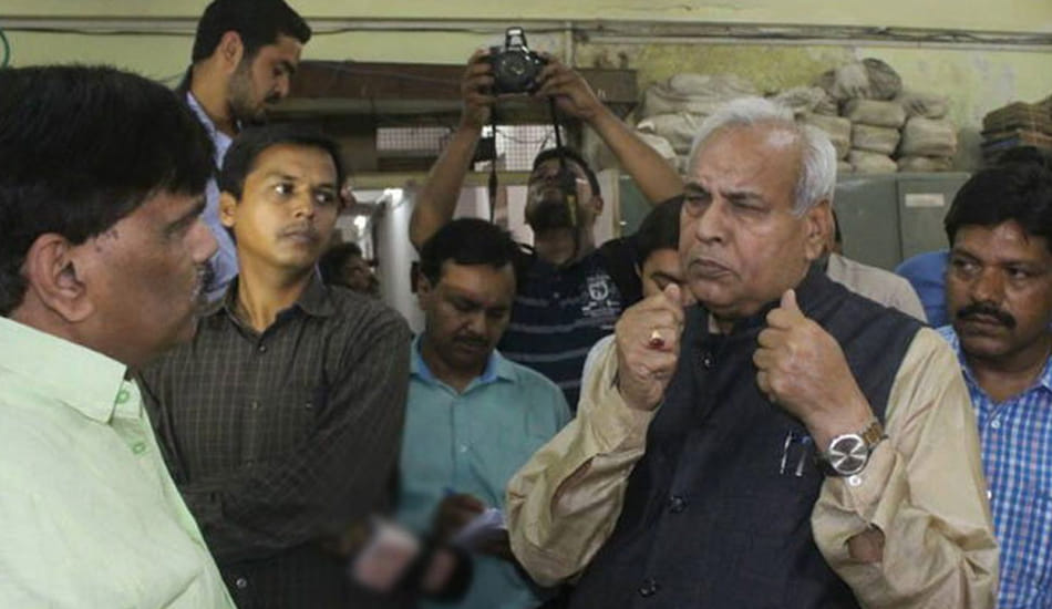 yogi minister warns officers not to bring gift