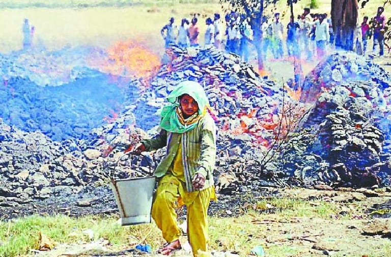 38 Bitodras burnt in Brahmin cloak and laliana