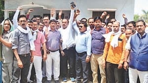 demonstration in tehsil lalganj