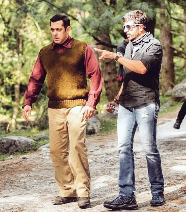 watch news stills of salman khan from the set of tubelight