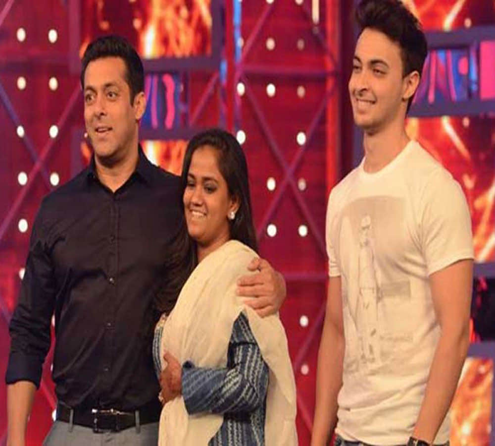  Salman Khan’s brother–in–law Aayush Sharma to debut in Bollywood with a Karan Johar film