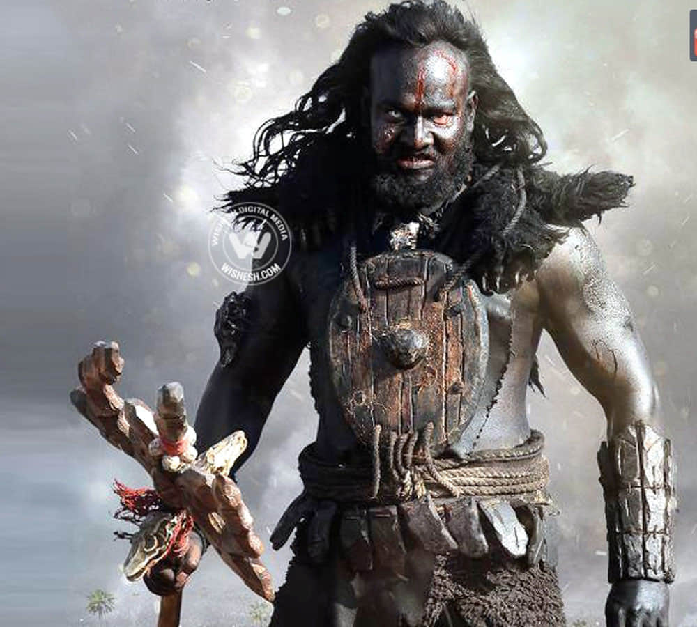 SS Rajamouli teaches Rana Daggubati to be Bhallaladeva, while Prabhas seems distracted
