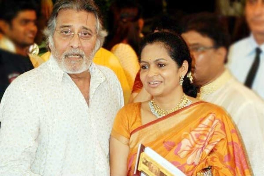 meet the complete family of vinod khanna 