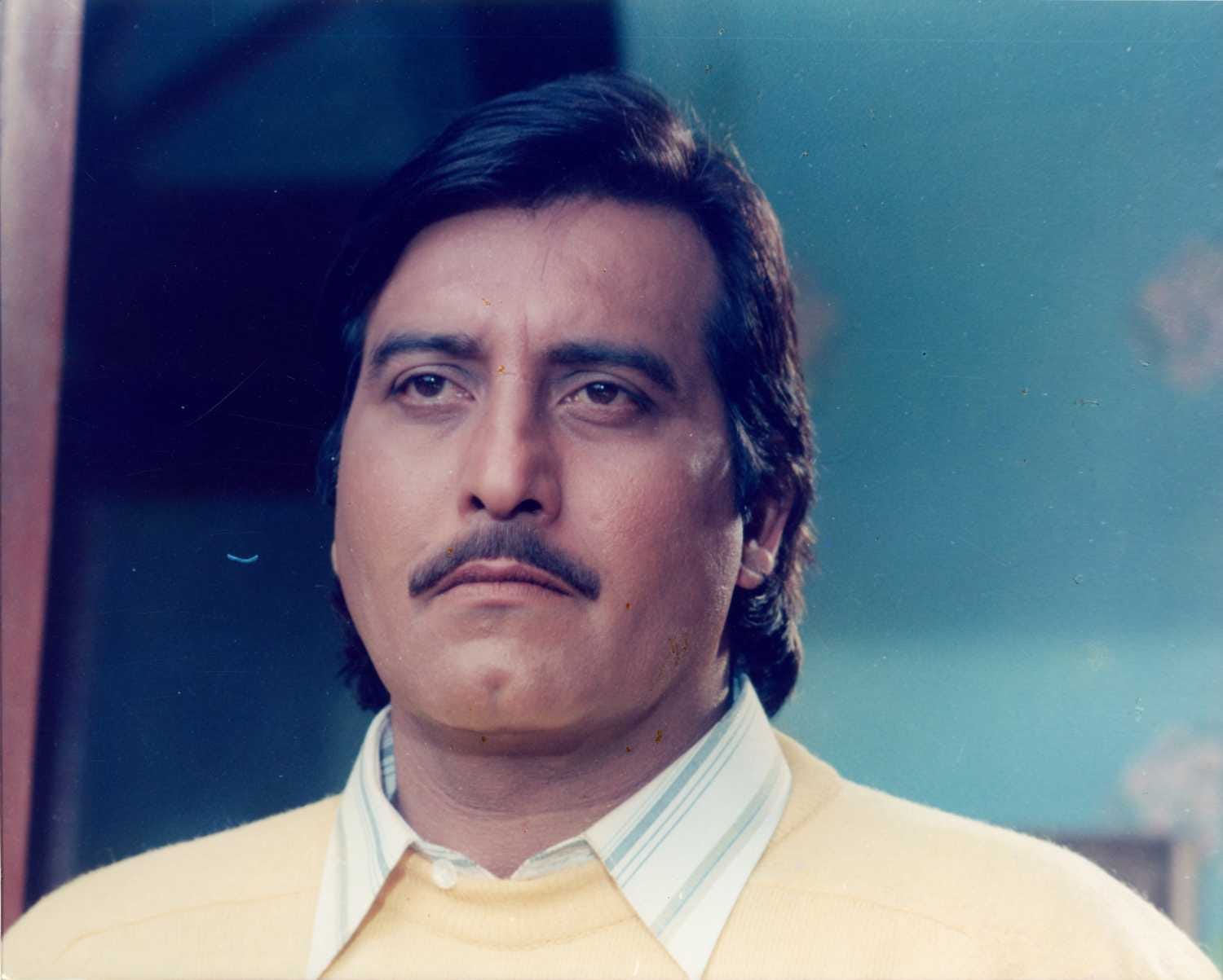 bollywood actor and mp vinod khanna passes away, talk with bollywood actors