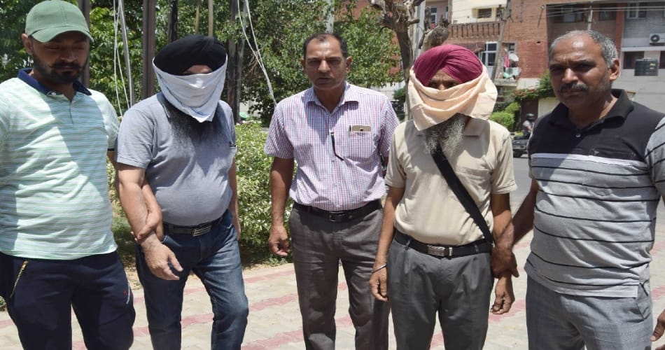 superintendent and peon arrested while taking bribe