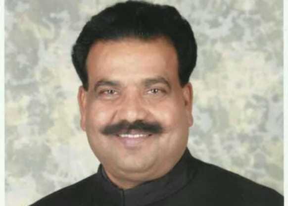bank manager fiercely beaten by BJP mla in Baraily