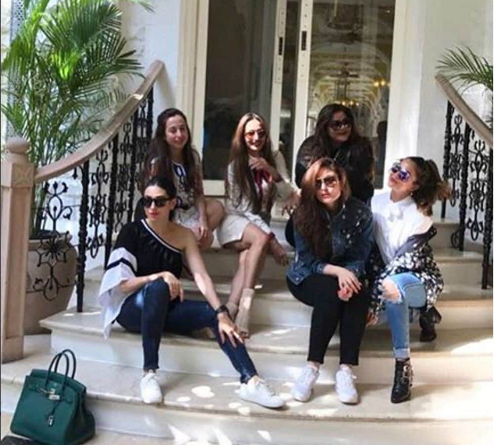 bollywood actress kareena kapoor khan shared party pics see her casual look