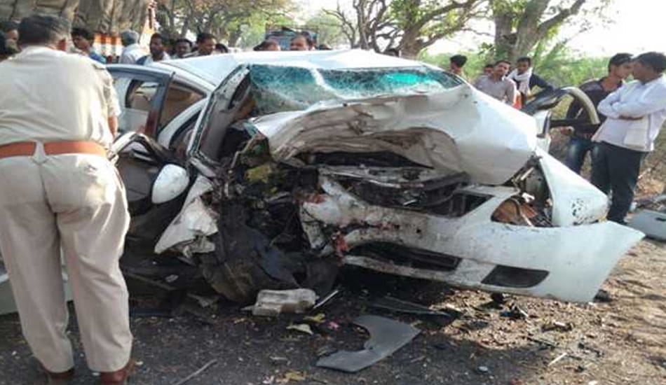 five dead in road accident at mahoba 