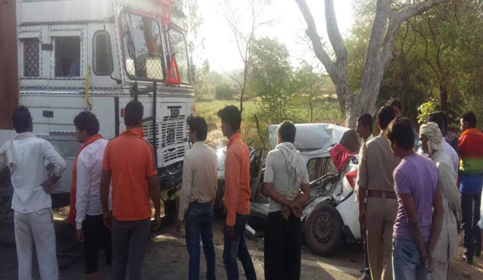 five dead in road accident at mahoba 