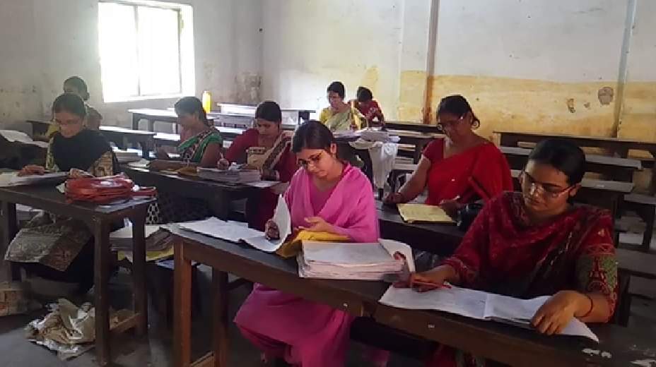 कॉपी जांच शुरू 