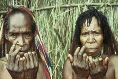 indonesian tradition where women cut off a finger when a loved one dies