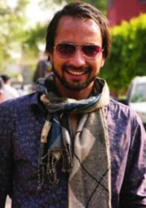 vinod khanna and deepak dobriyal conversation in dabangg 2 movie set