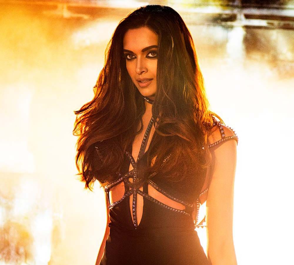 'Raabta' song releases, Deepika Padukone steals the show from Kriti Sanon