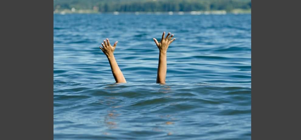 two students drown in yamuna river delhi news