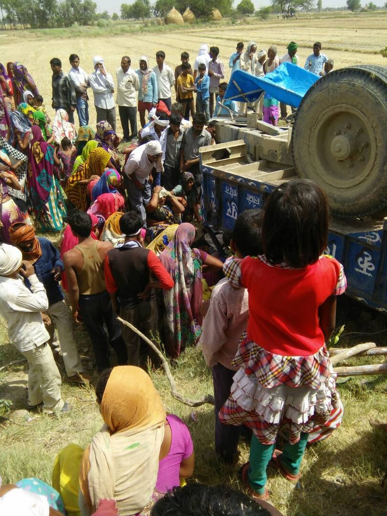 trak ne traiktar ko peechhe se maaree takkar, mahila kee maut