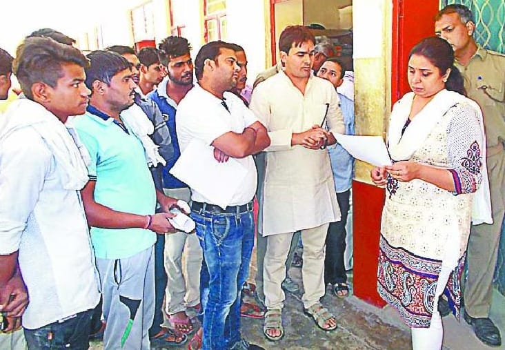 Hindu yuva vahini protest against alcohol