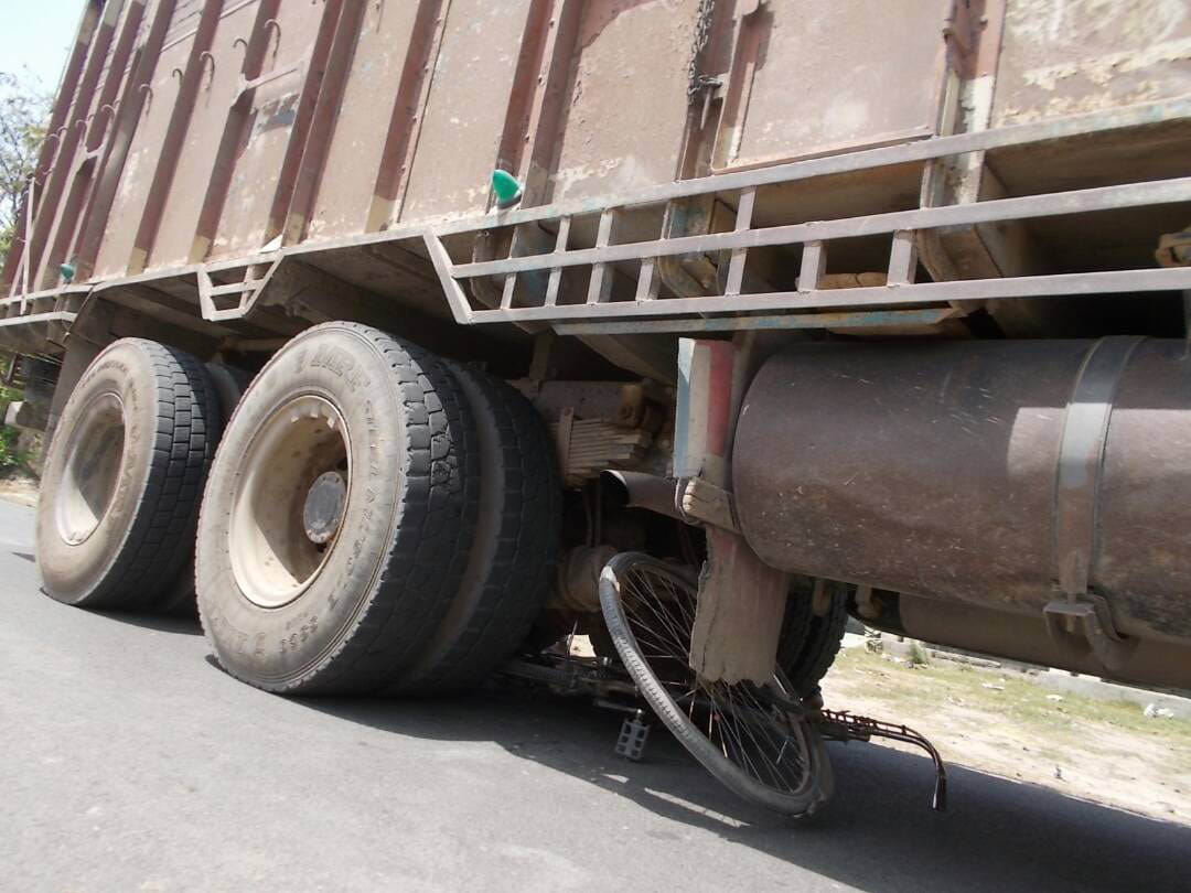 Mau: truck crushes schoolgirl, dies