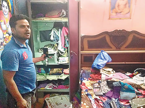 Four lakhs of theft from the businessman's house