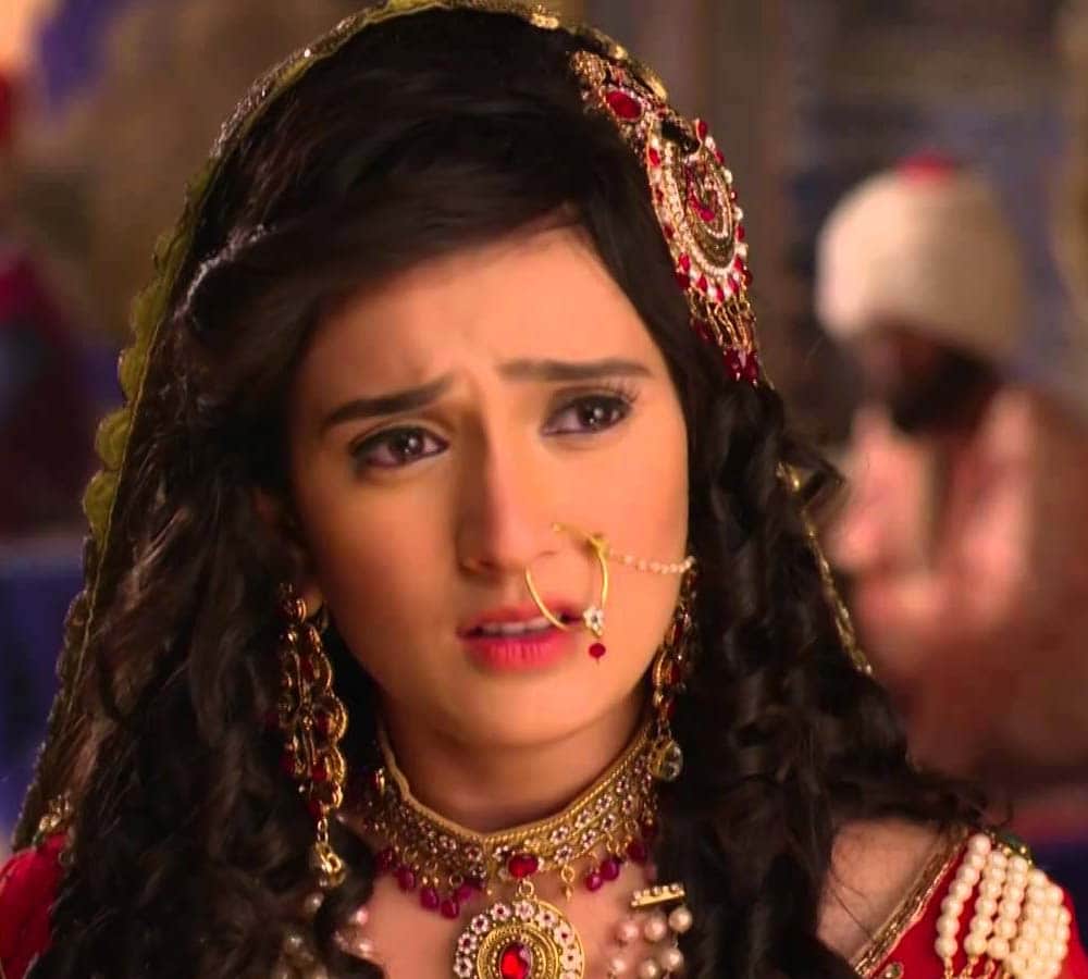 'Kya Qusoor Hai Amala Ka' actress Pankhuri Awasthy suffers burn  due to electric shock on the set