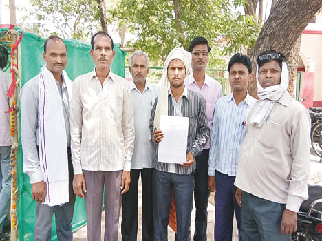 On one side chitfund company partners